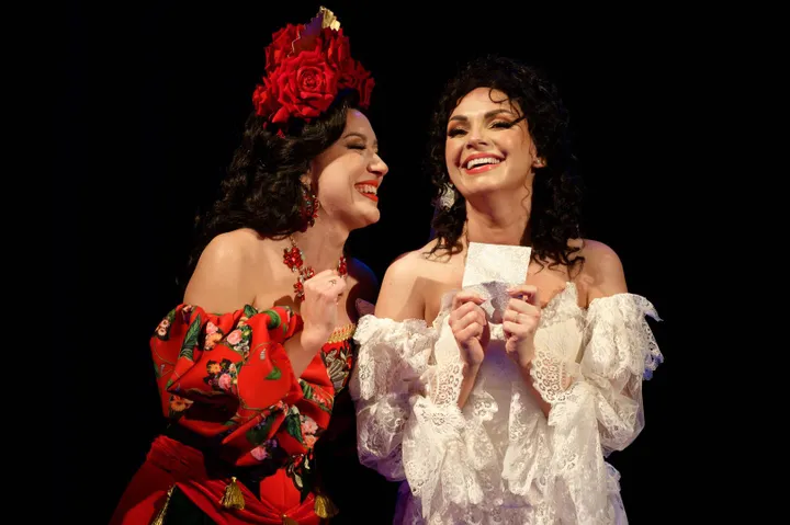 „Figaro vedybos“ (rež. Viktorija Streiča). Gabrielė Bukinė (Grafienė Almaviva), Ingrida Kažemėkaitė (Siuzana). Martyno Aleksos nuotrauka © Kauno valstybinis muzikinis teatras, 2026