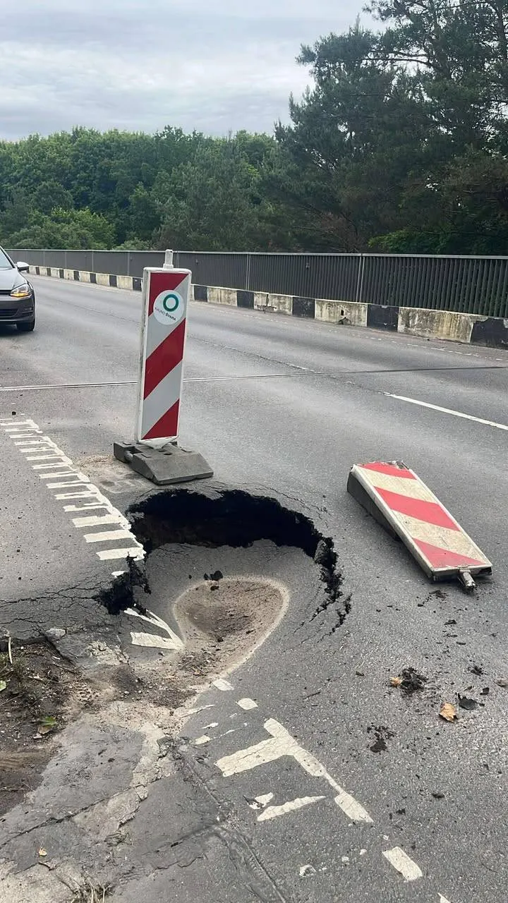 Įgriuva ant Rokų pl. viaduko