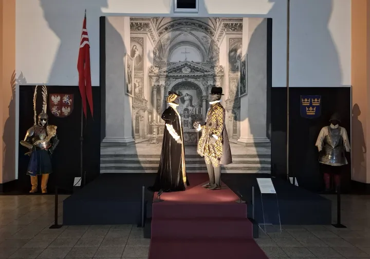 Paroda „Dominium Maris Baltici“, centre matyti jaunųjų vestuvių kostiumai, kuriuos sukūrė istorinio kostiumo rekonstruktorė Eglė Kukytė / S. Javaitytės nuotr.