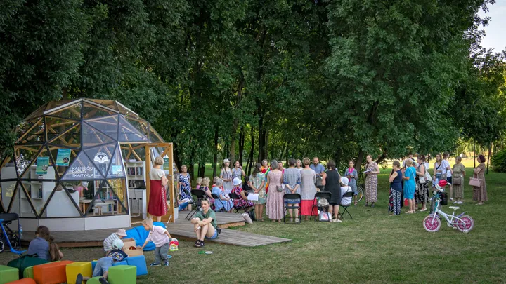 Pasidainavimai Kalniečių parko skaitykloje / G. Aučiniko nuotr.