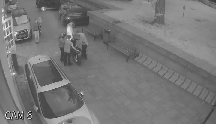 Policija ieško kas apgadino automobilį