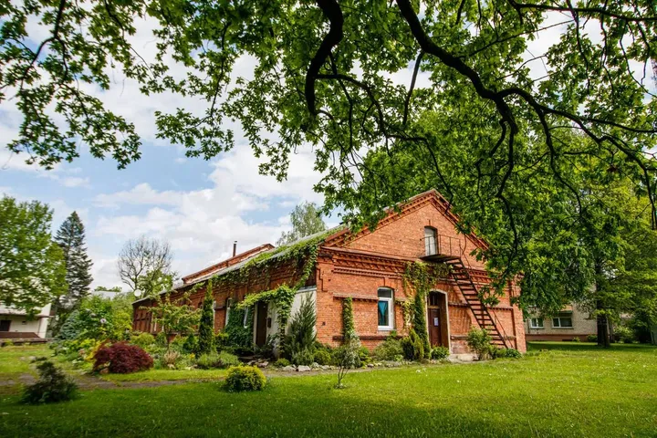Nuo Kauno tvirtovės laikų likusios kareivinės (Vaižganto g. 21A). Šiame name 1925–1940 m. gyveno radijo inžinierius, Lietuvos radijo stoties viršininkas Aleksandras Stankevičius / R. Tenio 2021 m. nuotr.