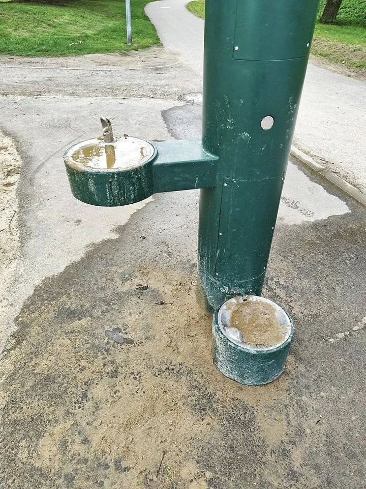 Smėlis lauko gertuvėje