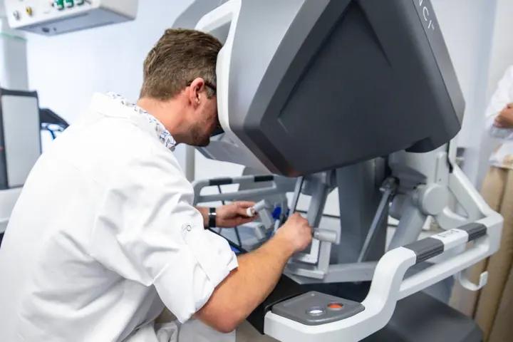 „Da Vinci“ robotinė sistema / Kauno klininkų nuotr.