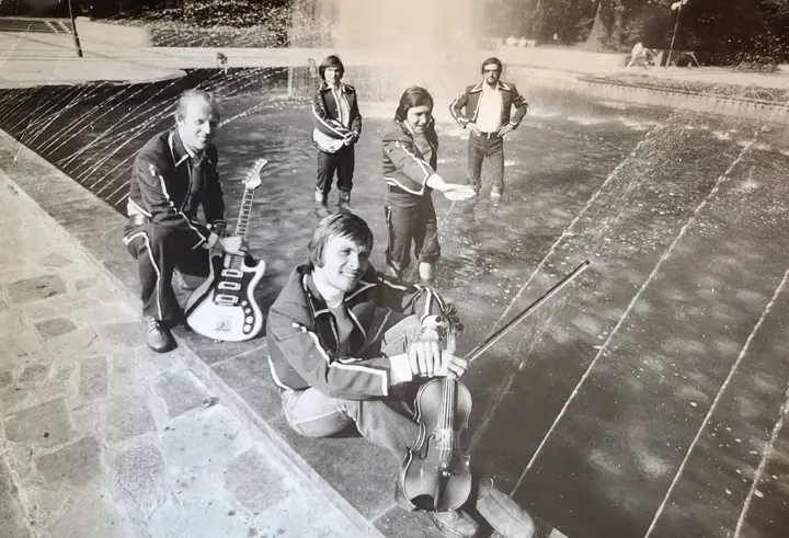 K. Ignatavičius muziejui perdavė savo gitarą / Archyvo nuotr.