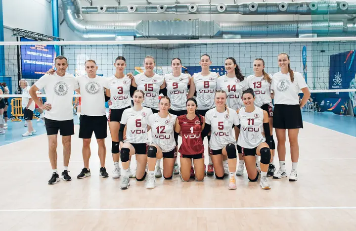 VDU merginų tinklinio komanda