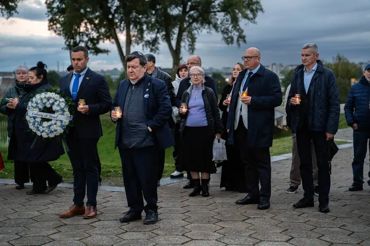Holokausto aukos pagerbtos prie IX forto masinių žudynių lauko / Kauno IX forto muziejaus nuotr.
