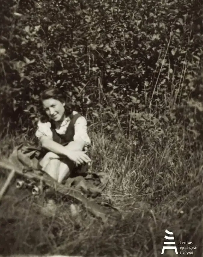 Algimanto apygardos Kunigaikščio Margio rinktinės Gedimino kuopos partizanė Diana Glemžaitė-Bulovienė-Marė. 1947–1949 m. / Lietuvos ypatingojo archyvo nuotr.