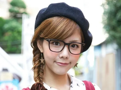 japanese girl with glasses