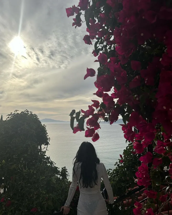 anna nooshin laat zichzelf helemaal zien