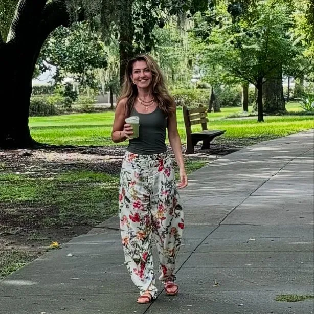 dit is wat dilan yesilgoz draagt tijdens een prive wandeling