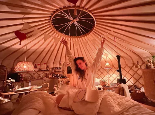 gwen van poorten laat haar fans meegenieten van haar ochtend in een jurt