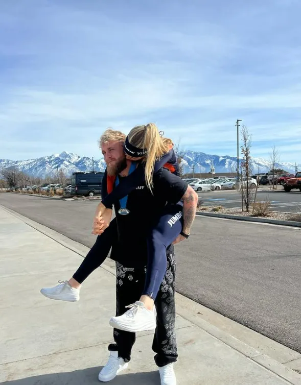 jutta leerdam is weer te zien op de schaatsbaan