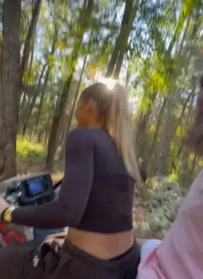 jutta leerdam showt haar achterbumper en ze maakt met jake paul een wild ritje
