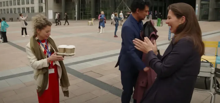 politiek verslaggeefster marleen de rooy laat zich verwennen door kysia hekster