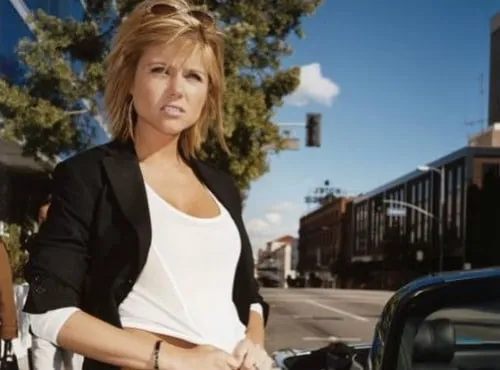 tiffani thiessen saved by the bell reboot