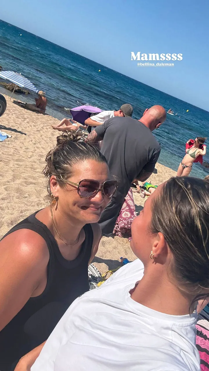 Angel Daleman met haar moeder