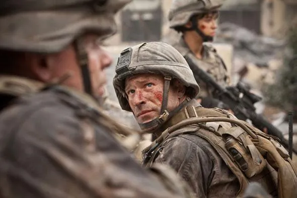 battle los angeles aaron eckhart image 02