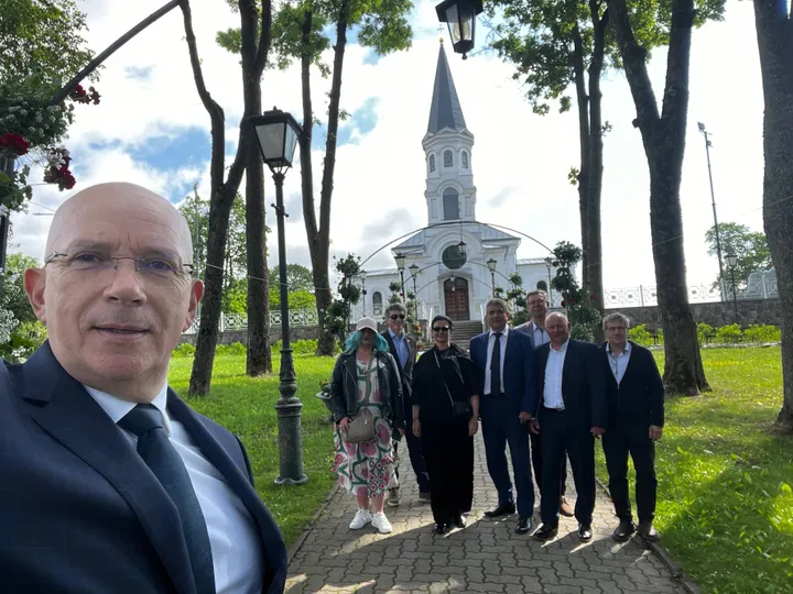Arūnas Burkšas su kolegomis iš savivaldybės / Asmeninio archyvo nuotr.