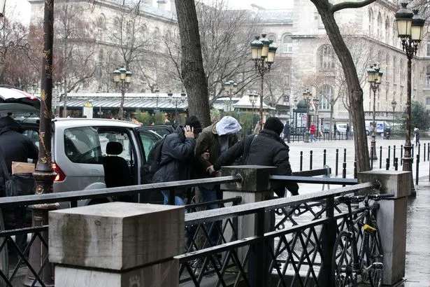 sixteen people arrested over kim kardashian paris robbery 1