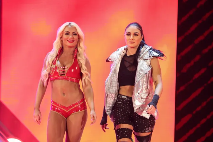 sonya deville und mandy rose