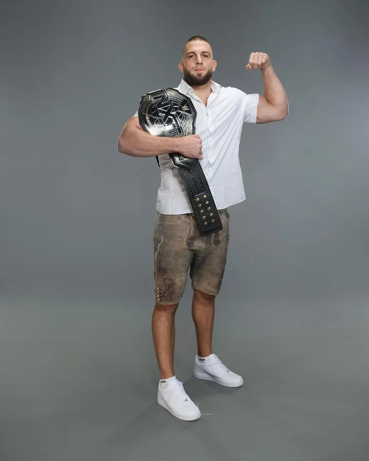 Aaron Fara hat schon mal den NXT-Champion-Titel halten dürfen. Ein Blick in die Zukunft? / Foto: (c) WWE