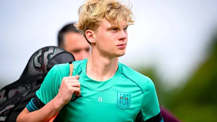 telstar-huurt-middenvelder-cedric-hatenboer-van-rsc-v0-uY_OcS6-OQKvzfK1HG62UAnq-QkETzt7VIhLfcNqnoA