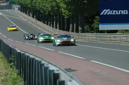 De Aston Martins zijn heer en meester in de GT1 klasse