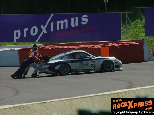Porsche valt stil en wordt veilig gezet