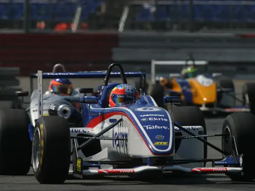 Door de beuk van Duval haalde Giedo van der Garde de finish niet