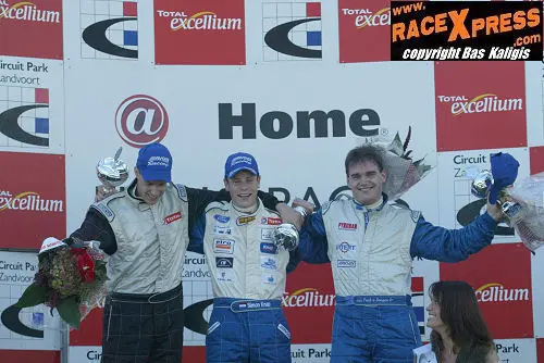 Podium Simon Knap