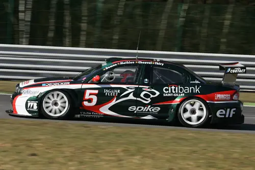 Een nieuwe livery op de oude vertrouwde Jaguar van Thiry