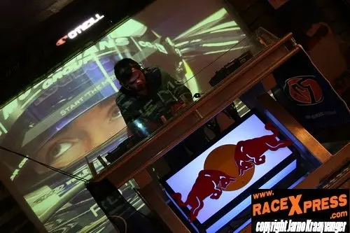 De Red Bull DJ draaide lekker zijn platen