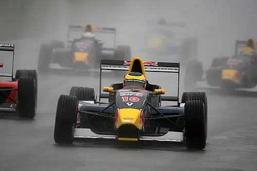 De Red Bull kleuren voorop