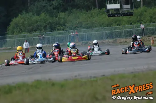 Start van de Cadet met de Vries op kop