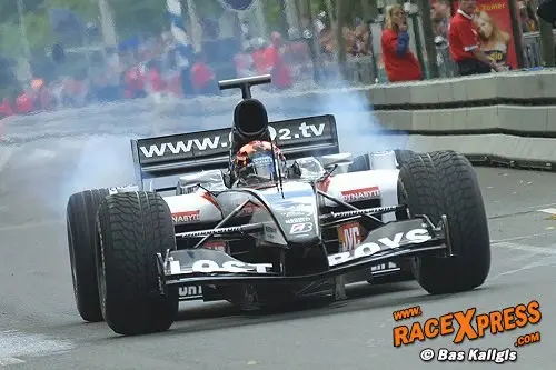 Burn some rubber Christijan Albers photo by Bas Kaligis 