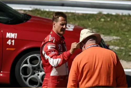 Schumacher maakt tijd voor een handtekening