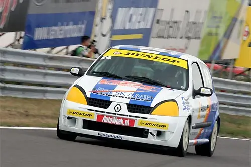 Martin vd Brink wint Junior Clio race