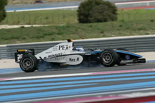 Chris van der Drift in actie op Paul Ricard met de GP2 bolide Trident Racing