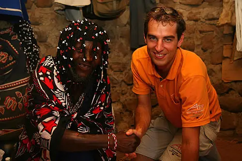 Jeroen Bleekemolen (Nederland) en één van de Zulu's