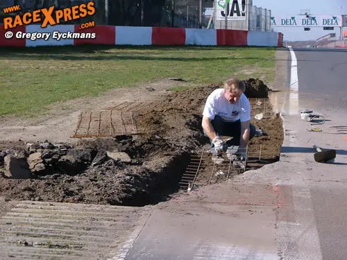 detail van het gewapend beton uitkomen Jacky Ickx