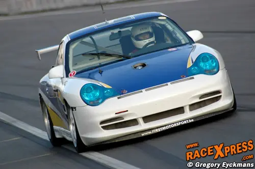 De oude vertrouwde Porsche 996 GT3 supercup van First Motorsport
