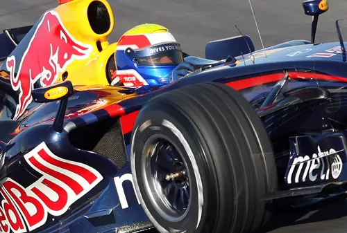 Hoe doet Webber het in zijn eerste race voor RedBull?