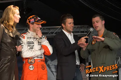 F16 piloot Ralph Aarts legt uit