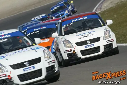 Close Racing in Swift Cup