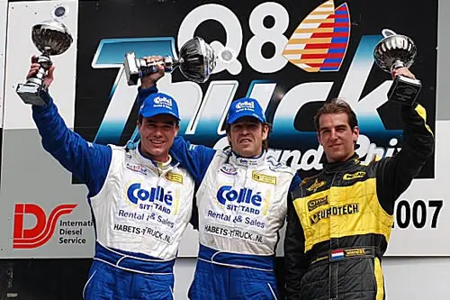 Het podium na de eerste race