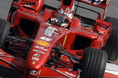 Kimi Raikkonen maakt een fout