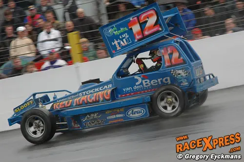 Robert Doornbos driftend over Raceway Venray