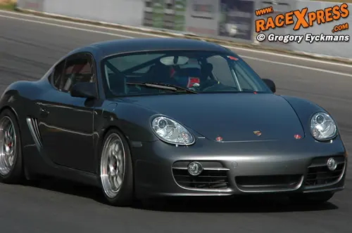 De Porsche Cayman GT4 van GPR