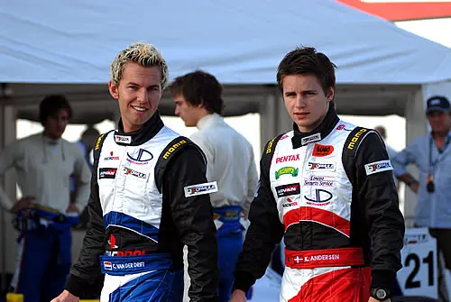Chris van der Drift (links) en zijn teamgenoot en winnaar Kasper Andersen